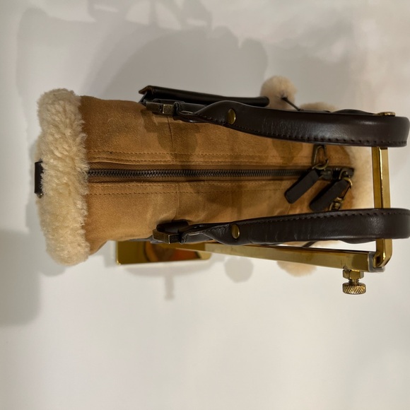 UGG SMALL BARREL DUFFEL BAG CREAM SUEDE LEATHER - Picture 3 of 8